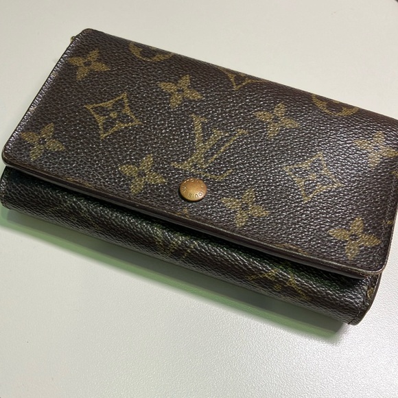 LV Louis Vuitton medium size Tressor wallet in excellent pre-loved condition - Picture 1 of 14
